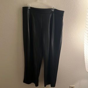 Cropped faux leather pants - chic and comfy size L
